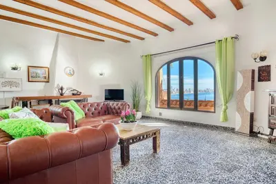Villa \"Bodine\" avec Vue sur la Mer, Piscine Commune & Wi-Fi