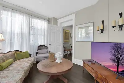 Image de Governors Place just mins to down town