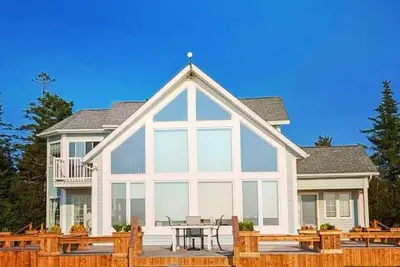 Image de Ginger's Folly - Beautiful Oceanfront Family Size Beach House, 3 bedroom, 2 bath