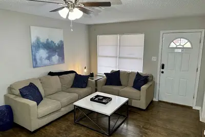 Image de Brand new- just remodeled! Adjustable base beds! Close to Ft. Sill! High end Home