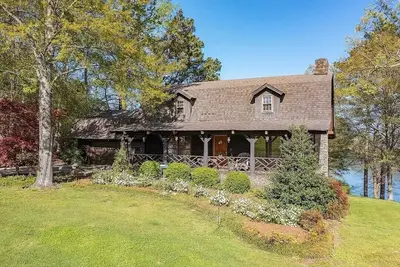 Image de Welcome to Woodland Cottage on Lake Catoma in Cullman Al
