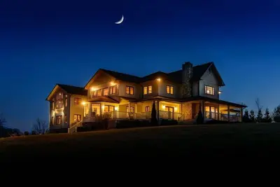 Image de Sunnyside Farm - extraordinary home offers an unparalleled getaway experience!