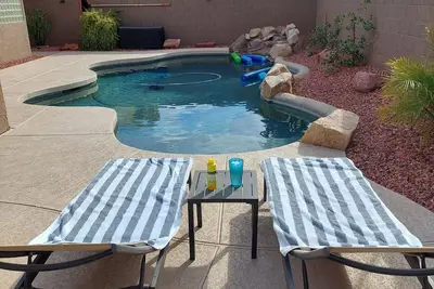 Image de Sunny Days, Poolside Fun, and Space to Relax & Recharge ☀️💦