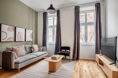 Image de Superb Landstraße 2br next to Restaurants & Shopping center