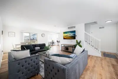 Image de 25% Off: Spacious 4 bedroom-Pet Friendly-Fenced