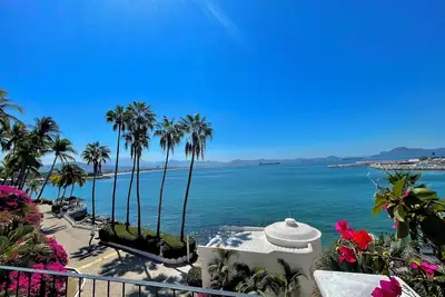 Image de Incredible Ocean Front Condo with Amazing Views at Condomios Playasol Las Hadas