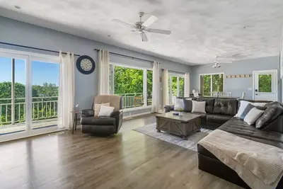 Image de Spacious 2br/2ba East Peoria Apt
