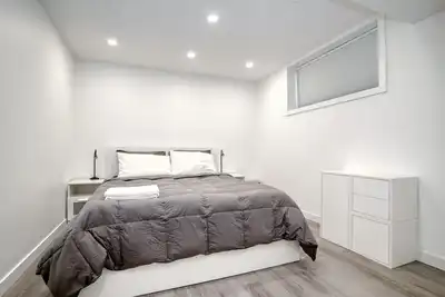 Image de Luxurious 1Bedroom / 2 Bed / 1Bath Apartment with Wfh Setup