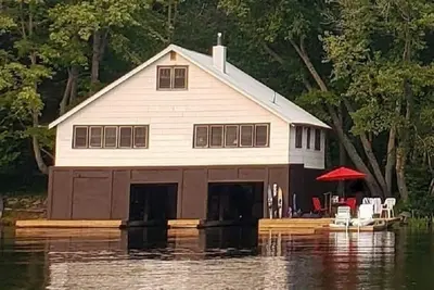 Image de Lake Rosseau Muskoka Cottage Rental 5 min from Windermere w boat/trailer parking