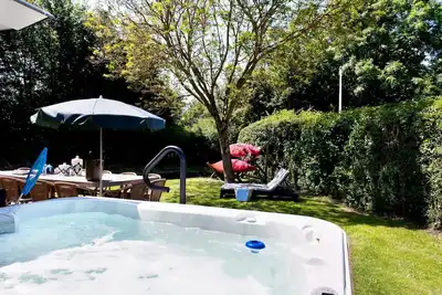 Image de Maison de luxe avec sauna, spa extérieur et sloop