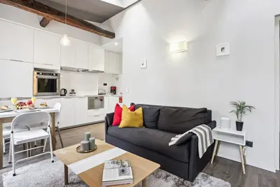 Image de Charmant Appartement T2 Près de la Tour Eiffel : Une Escapade Romantique à Paris