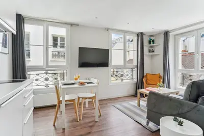 Image de Charmant 2 Pièces au Marais - République: Plongez dans l'Art de Vivre Parisien