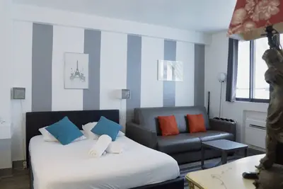Image de Studio à côté des Champs Elysées - Arc de Triomphe: Confortable et Fantastique