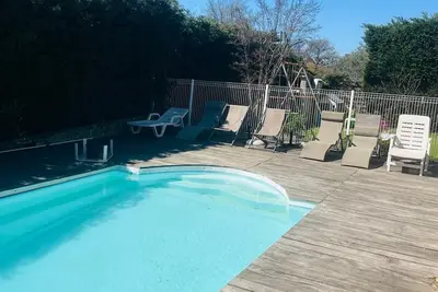 Image de Grande maison avec piscine Ă 2 minutes du Pradet et proche mer!
