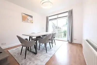 Image de Home from home Retreat. 4 bedroom House with easy access to Central London