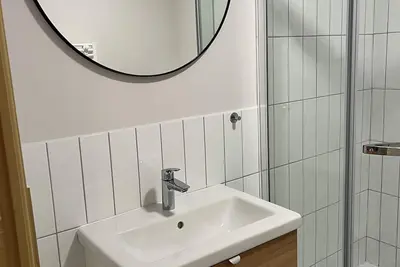 Image de Juste renove, Immeuble Art-Deco, proche de Monaco, bord de mer à 200 mètres.