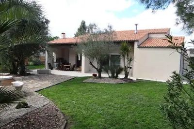 Image de 5 bedroom private vacation home in courã§on