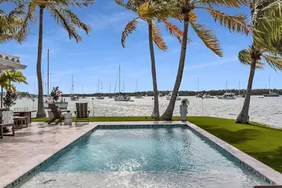 Image de Sandbox: 3  Br, 3  Ba House in Marathon, Sleeps 8