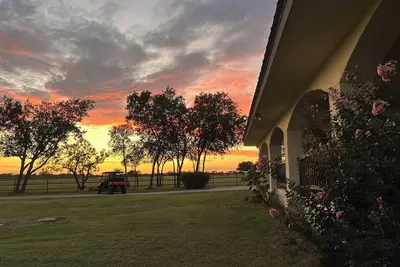 Image de 3br/2ba Escape the City for Country Charm Just Outside Austin