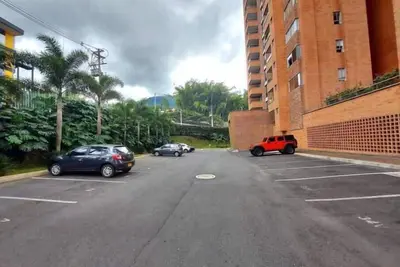 Image de New Listing! Feel like a King at Lyon House. With all the amenities!