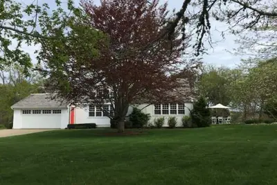 Image de Family & Dog friendly Chatham house with tennis &water access