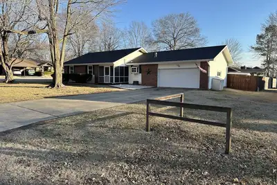 Image de Cozy and Comfortable home with easy access to Hwy 60 and Springfield!