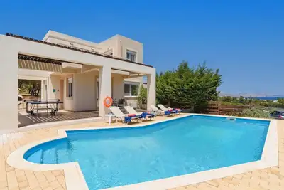 Image de Villa Nicole Gennadi by Villa Plus