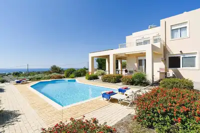 Image de Villa Phoebe Gennadi by Villa Plus