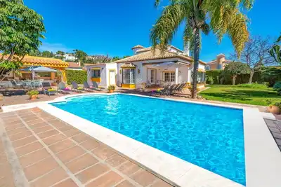 Villa Sierrezuela Sol by Villa Plus