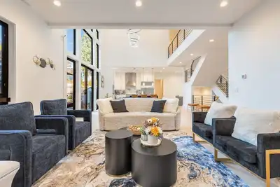 Image de Perch - Bellevue Splendor: Prime Location 5br Luxury & Comfort in Bellevue