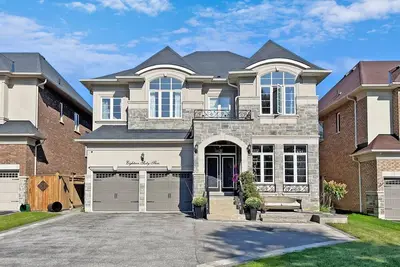 Image de Luxury 3 Bedroom Family Home - w/ Free WiFi & Parking. 20mins from Downtown