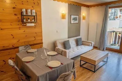 Image de À 50m des pistes de ski, 2ème étage, piscine, sauna, télévision, casier à ski, 35m², Les Orres