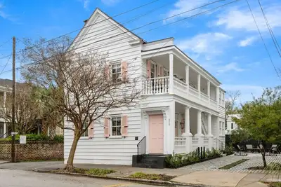 Image de Spacious 3-Br Downtown Stay w/ Patio & Parking