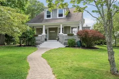 Image de Amazing porch, steps 2 water, mins to downtown Bristol - easy drive to Newport!