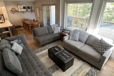 Image de Modern Mountain Condo - Prime Ski/Golf Location with Fireplace & Private Hot tub
