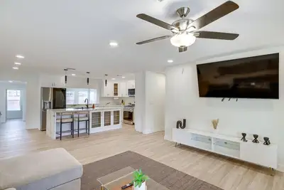 Image de 3 Mi to Old Town: Home w/ Game Room in Scottsdale!