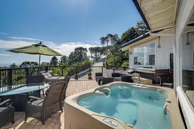 Image de Aptos Home w/ Decks & Hot Tub - 2 Mi to Beach!