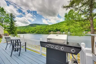 Image de Peaceful Stark Cottage w/ Deck on South Ponds!