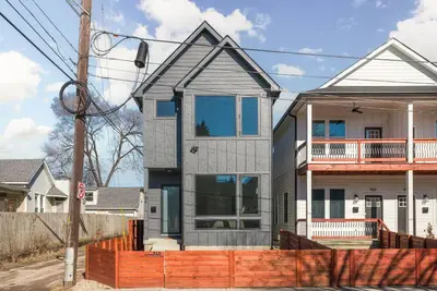 Image de Stylish retreat in the vibrant heart of Fountain Square, Indianapolis!