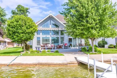 Image de Coldwater Lakefront Retreat with Gorgeous Water Views and Perfect Sandy Beach!