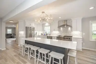 Image de Luxurious and Spacious House—Hot Tub and Ev charger \n