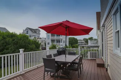 Image de Rental in Misquamicut across the street from your beach access!
