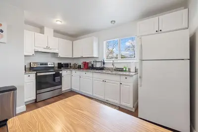 Image de Your Home in Sacramento: 3br w/ Parking & Laundry