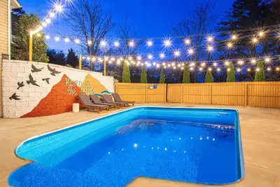 Heated Pool! 85\" Tv, Arcade, Firepit, Fast WiFi