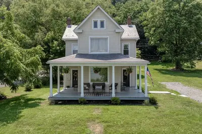 Image de Susquehanna River Retreat with an Eccentric Flair