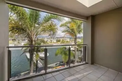 Image de Hosts on the Coast Pelicans Coastal Perch