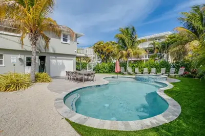 Image de Steps to Beach - Bean Point Residence Unit A by SeaBreeze Vacation