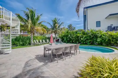 Image de Steps to Beach - Bean Point Residence Unit B by SeaBreeze Vacation