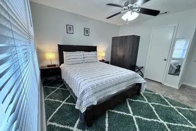 Image de Downtown and Near, I-95. Pets are allowed