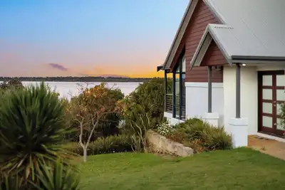 Image de Cozy Waterfront Family Sized Retreat